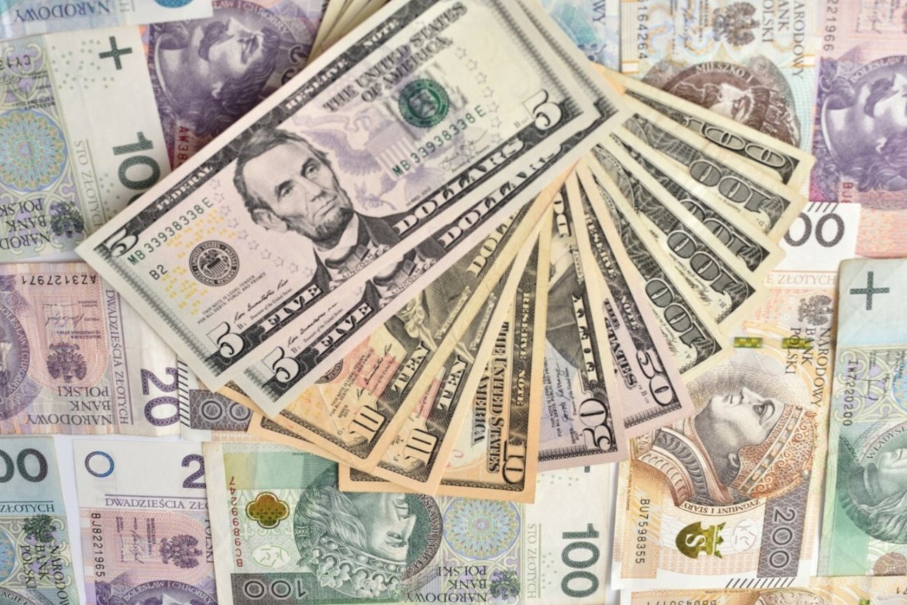 Dolary amerykańskie, banknoty polskie.