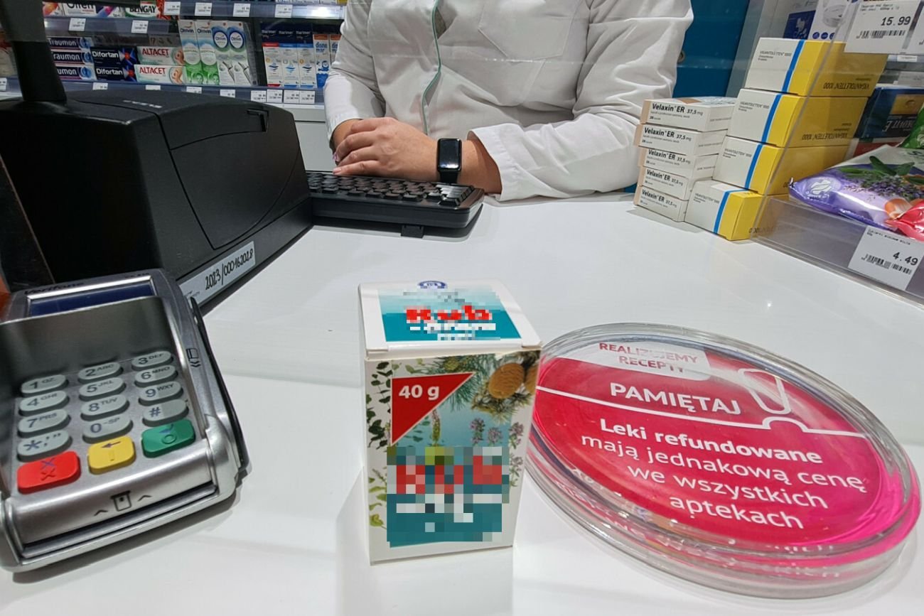 Pigułki? Maść? A może podsłuch? Granda w znanej sieci aptek