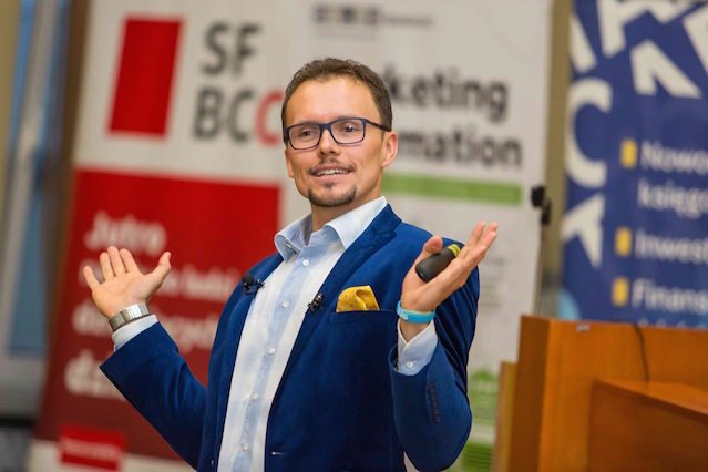 Mówca, coach, przedsiębiorca. Bartosz Skwarczek jest osobą o wielu talentach.