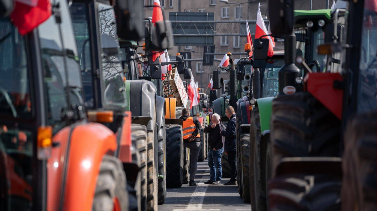 UE przyjmuje “bezpieczniki” na Mercosur. Presja rolników zadziałała Protest rolników w Polsce. Presja ws. umowy z Mercosur dała skutek w postaci przyjętych poprawek