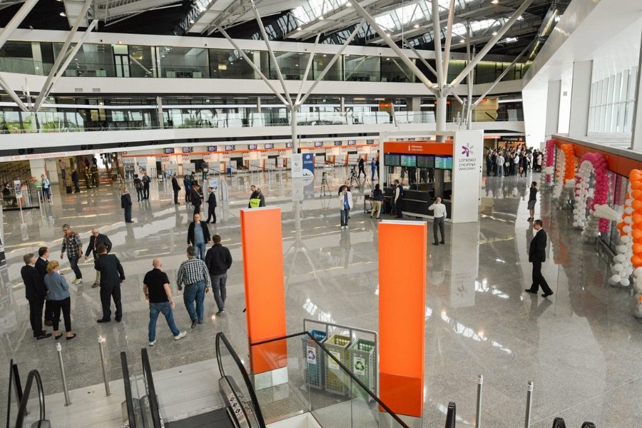 Umowa na najem powierzchni sklepowych na Okęciu ma wartość około 710 mln złotych.