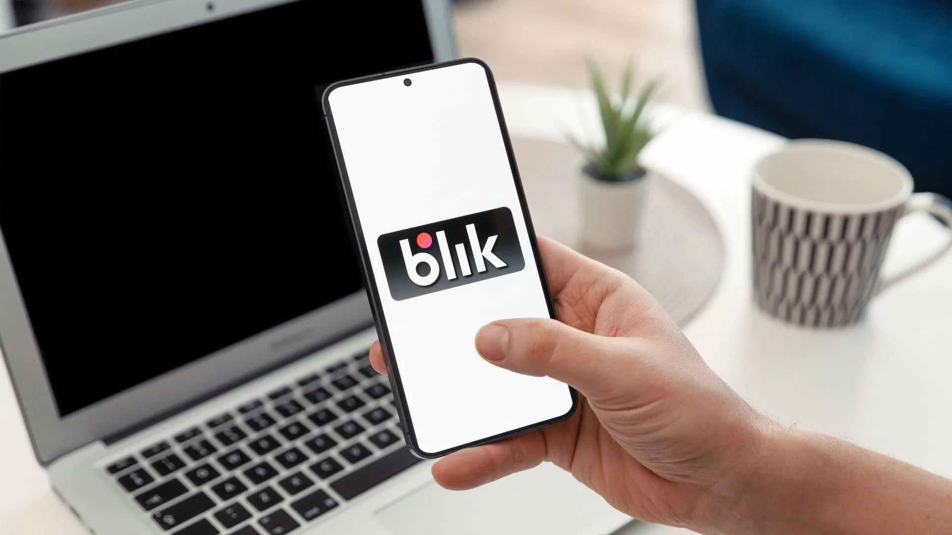 BLIK ruszył z pilotażowym programem przelewów na telefon w euro.