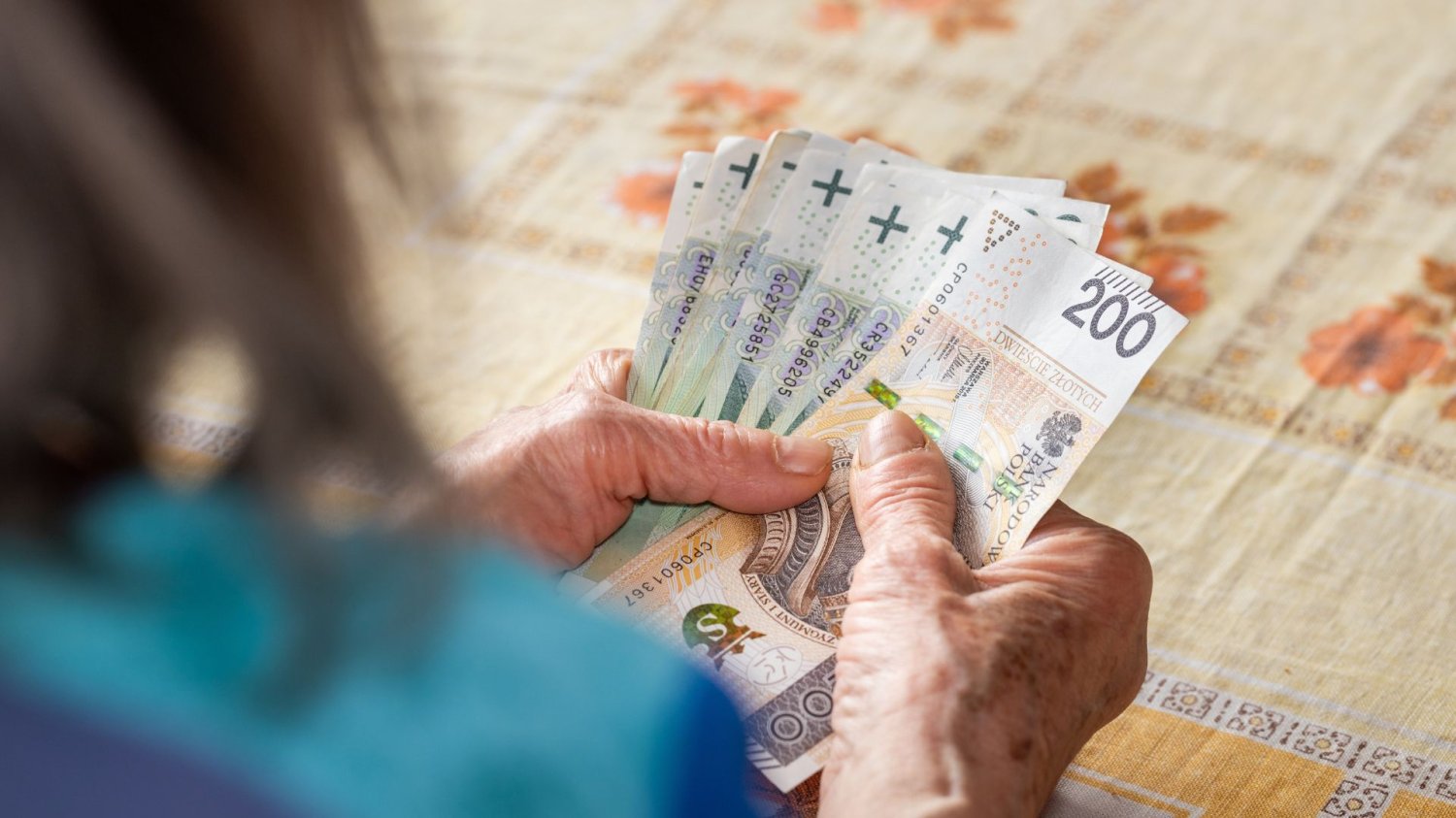 Emerytury 2026: ZUS narzuca tempo. Kto dostanie przelew przed Wielkanocą? Emerytura 2026.
