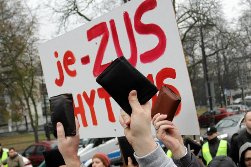 Obciążenia przedsiębiorców na składki ZUS mogą wzrosnąć nawet o 25 proc., do 1,3 tys. zł miesięcznie.