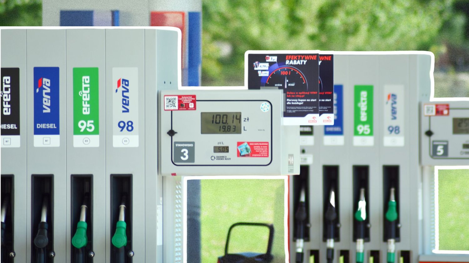 Nowe ceny paliw od 28 kwietnia. Rząd dokręca śrubę, a kierowcy drżą przed majówką. Dystrybutory paliwa na stacji benzynowej.
