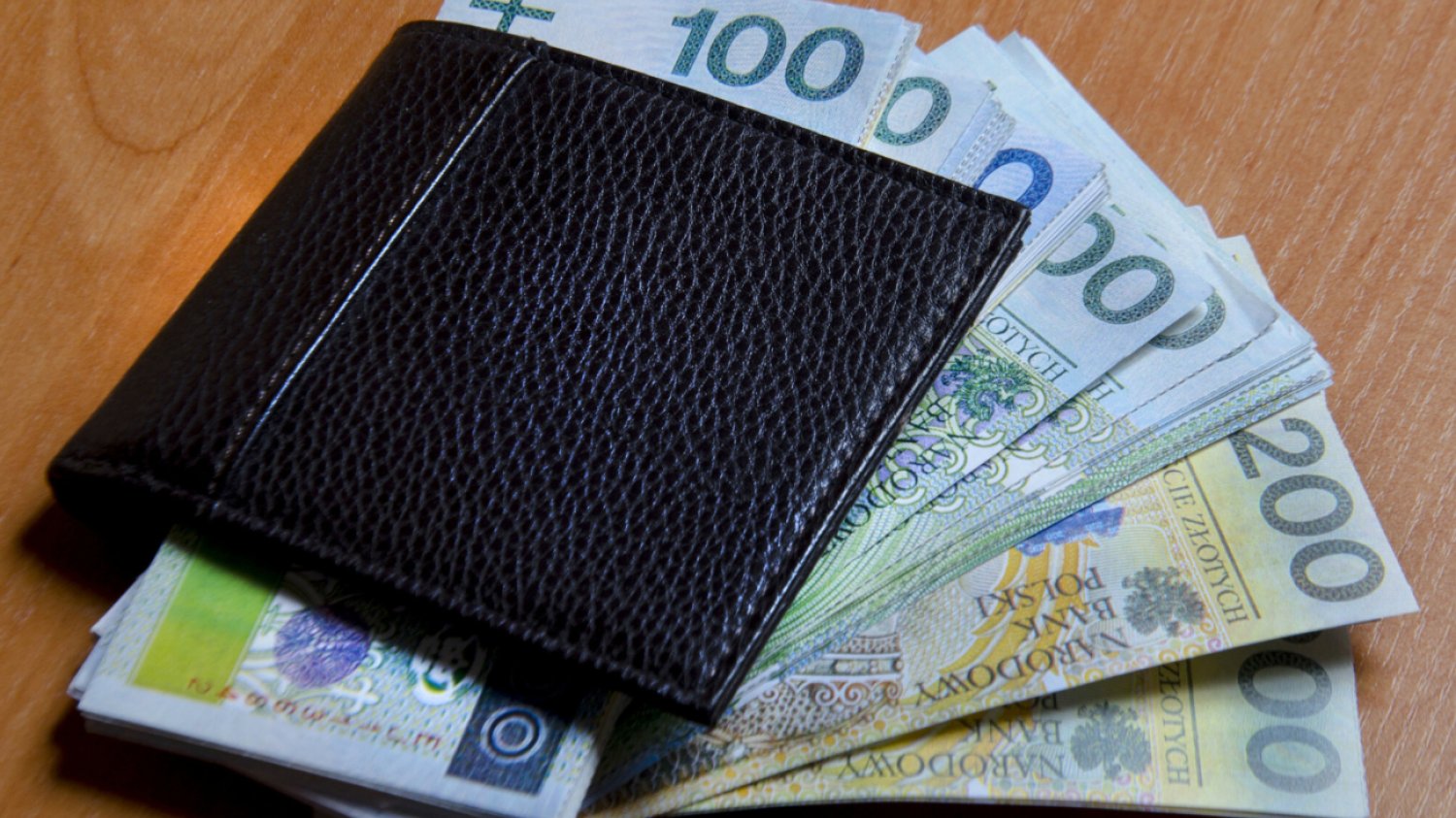 Portfel z banknotami.