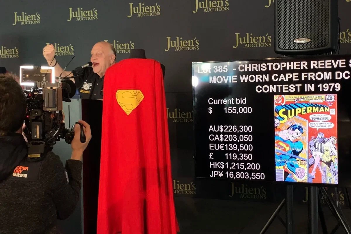 Peleryna pierwszego Supermana została sprzedana za prawie 200 tys. dolarów.