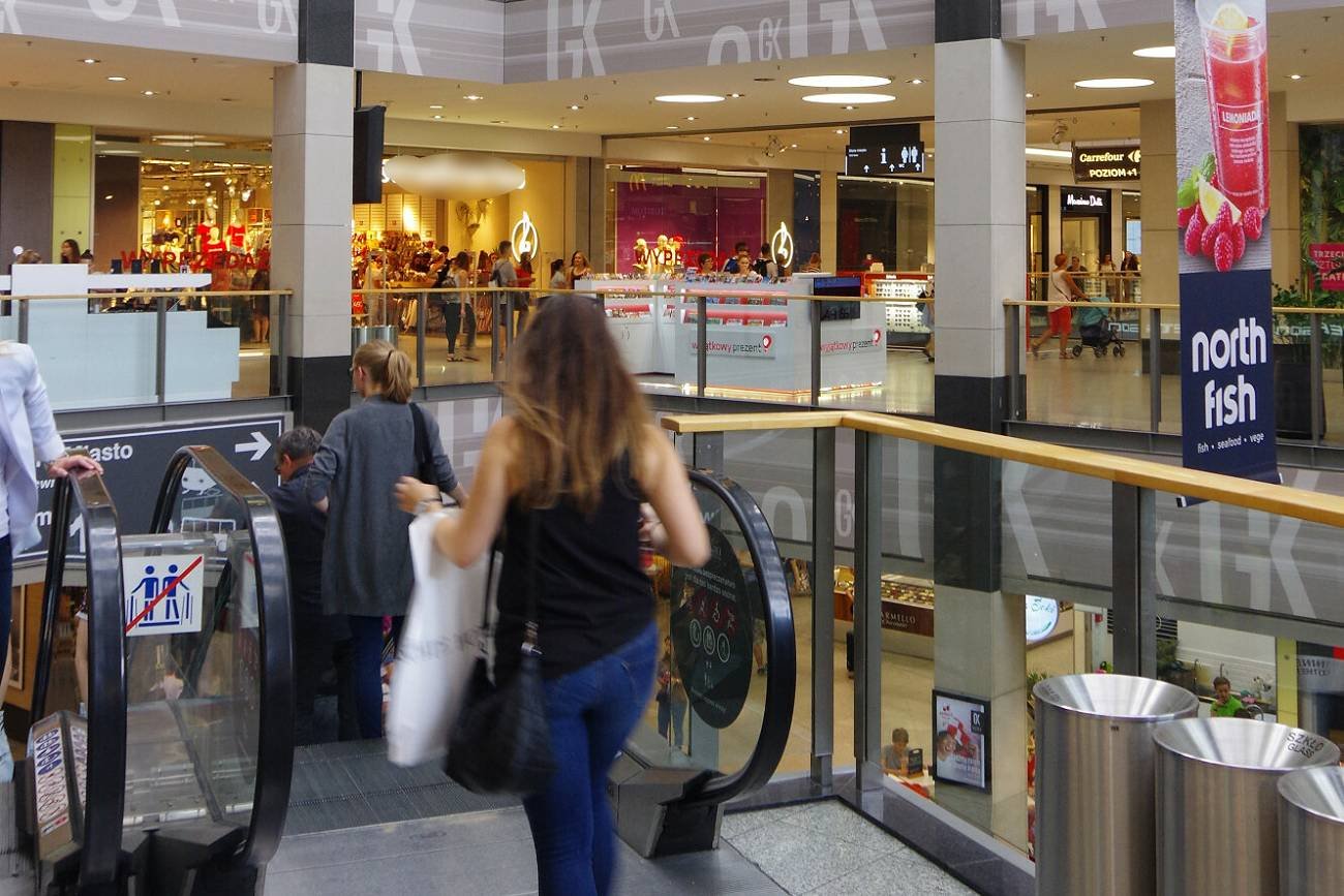 Klienci w centrum handlowym