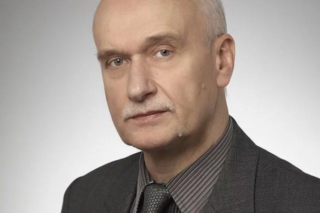 Były już wiceminister Piotr Stomma.
