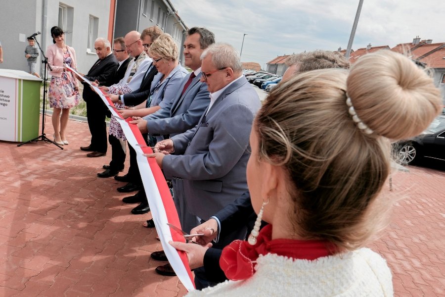 Otwarcie słynnego osiedla w Jarocinie, zbudowanego w ramach programu Mieszkanie Plus. Na razie powstają wyłącznie lokale budowane w ramach "komercyjnej" części rządowego projektu.