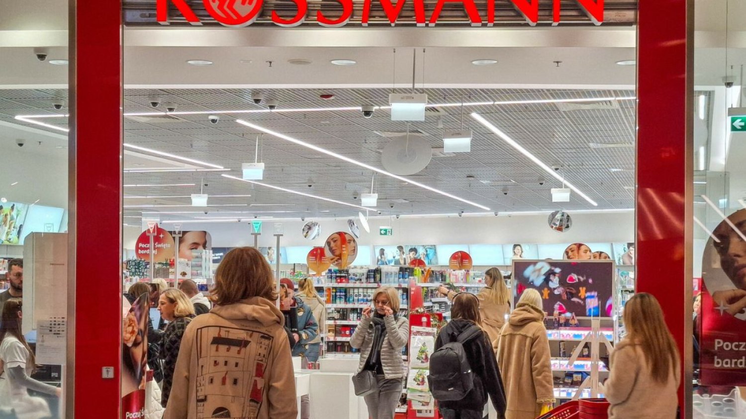 Wyjątkowa promocja w Rossmannie. Kultowe perfumy możesz teraz kupić o 150 zł taniej,