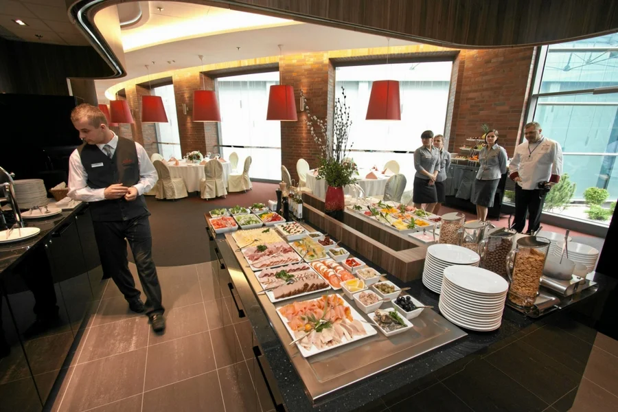Sieć hoteli Qubus jako jedna z pierwszych w Polsce zaczęła eksperymentować z finger food.