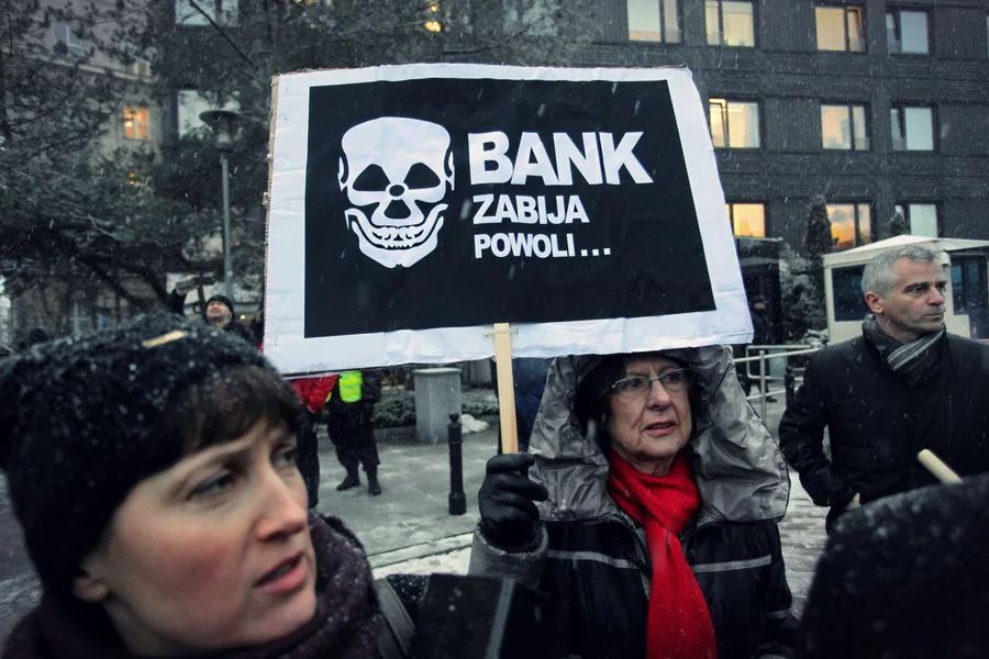 Frankowicze nie składają broni. Chcą zawiadomić prokuraturę o domniemanych nieścisłościach podczas prac nad ustawą.