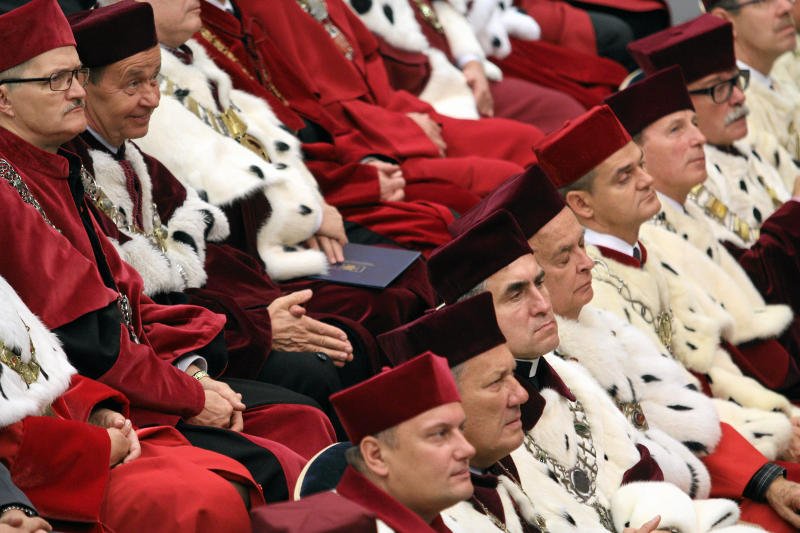 Na drodze do kariery naukowej stoi wiele przeszkód.