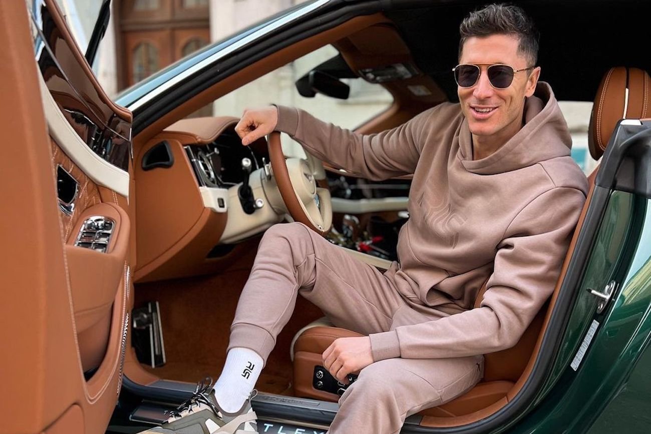 Robert Lewandowski jeździ samochodem marki Bentley
