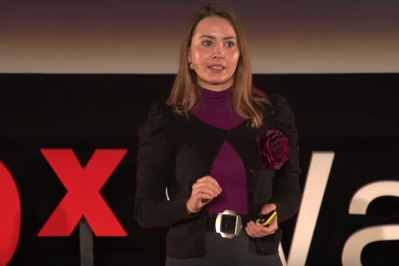 Joanna Bagniewska podczas wystąpienia na TEDxWarsaw.