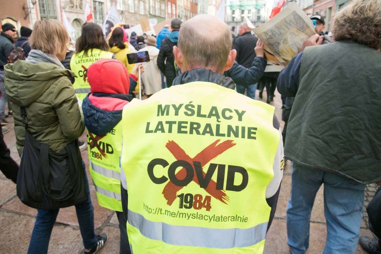 Manifestacja przeciw szczepionkom Covid-19