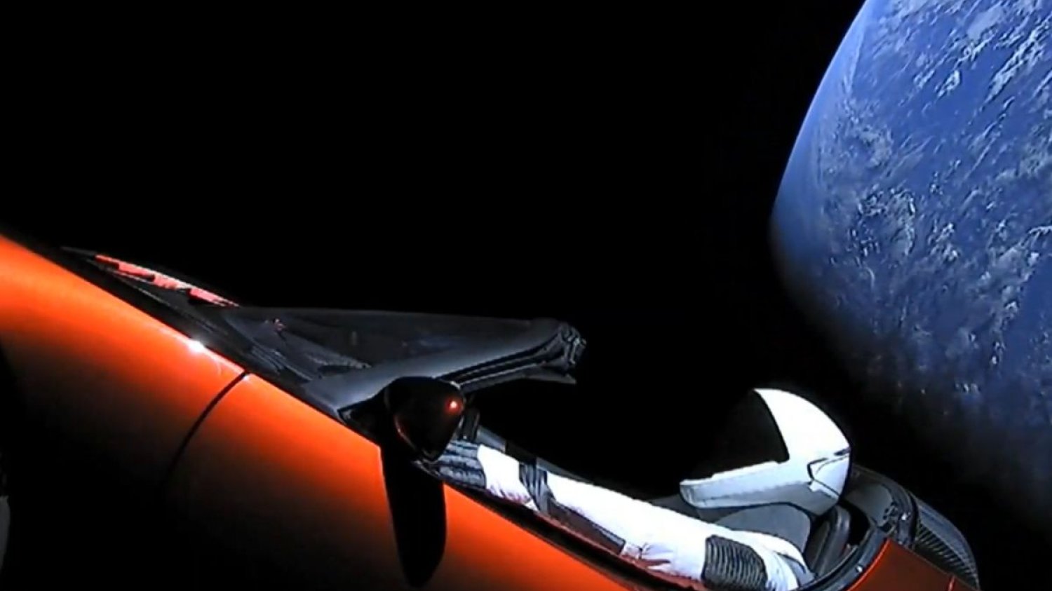 Tesla Roadster nadal w kosmosie. Dzięki projektowi Where is Roadster można śledzić jej położenie.