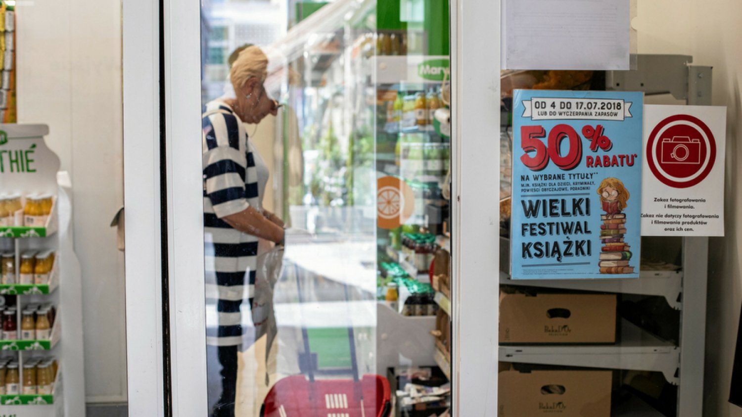 Na dyskusje w internecie sieć odpowiedziała m.in. zakazem robienia zdjęć w sklepach pod szyldem Biedronka.