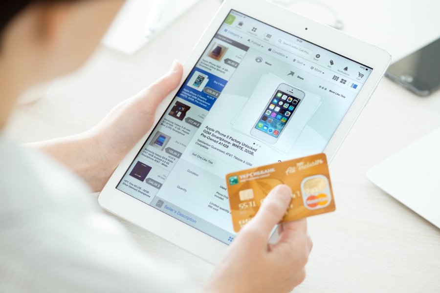 W zamian za pozytywny komentarz niektórzy sprzedający oferują zwrot pieniędzy wydanych na produkt.