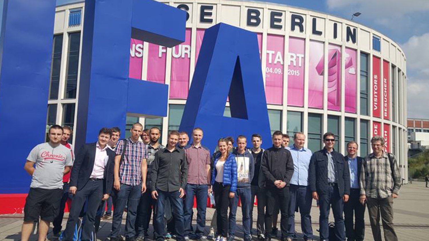 Uczestnicy projektu Samsung LABO na targach w Berlinie.