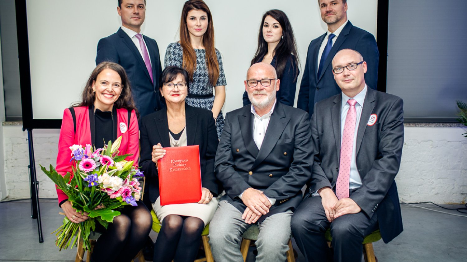 Rodzina Kostrzewskich oraz autorzy konstytucji po jej uroczystym sygnowaniu
