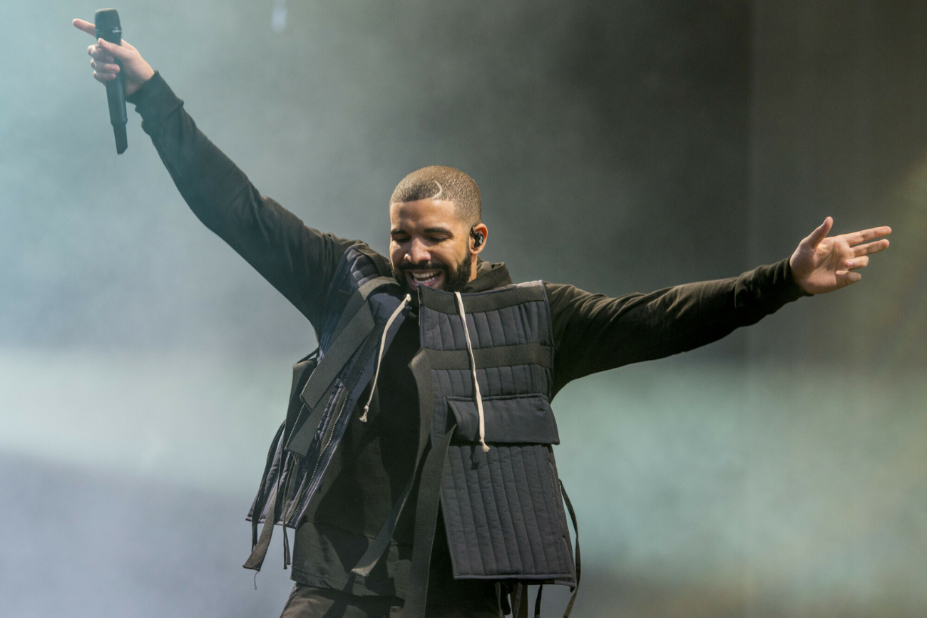 New Look Wireless Festival, Londyn 2015. Według Drake’a za sukcesem jego konkurenta Kendricka Lamara stoi spisek między wytwórnią Universal Music Group (UMG) i Spotify