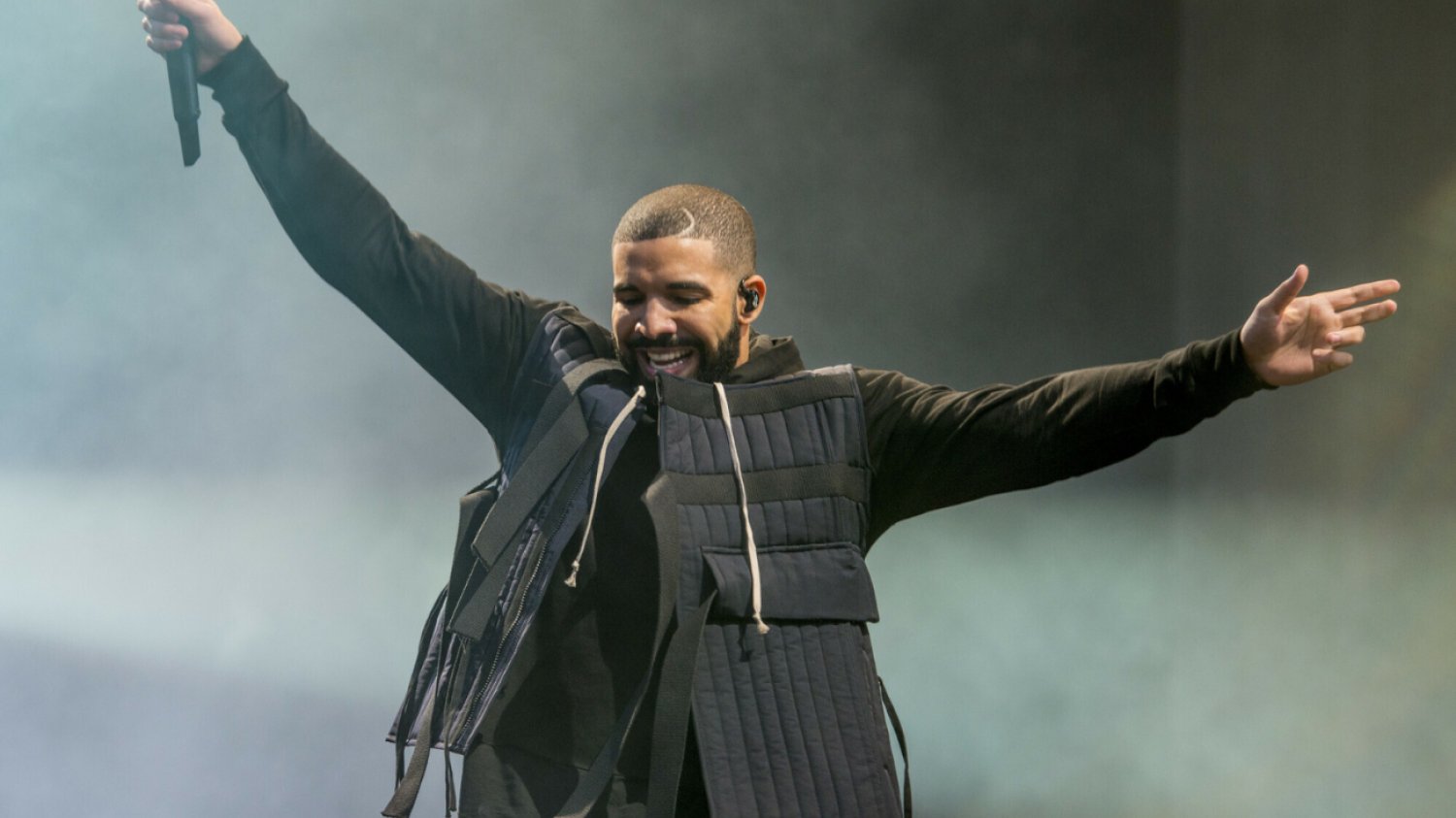 New Look Wireless Festival, Londyn 2015. Według Drake’a za sukcesem jego konkurenta Kendricka Lamara stoi spisek między wytwórnią Universal Music Group (UMG) i Spotify