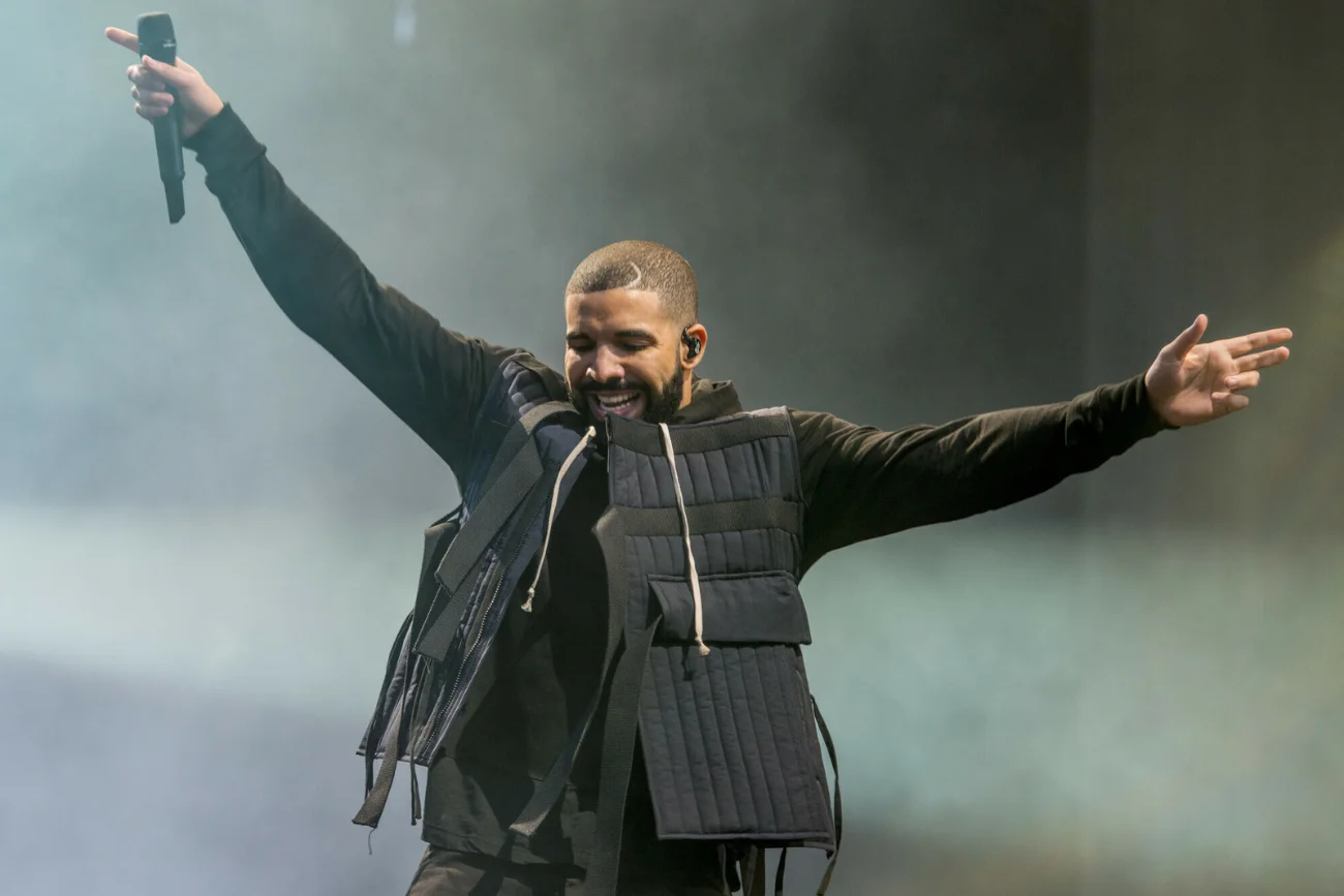 New Look Wireless Festival, Londyn 2015. Według Drake’a za sukcesem jego konkurenta Kendricka Lamara stoi spisek między wytwórnią Universal Music Group (UMG) i Spotify