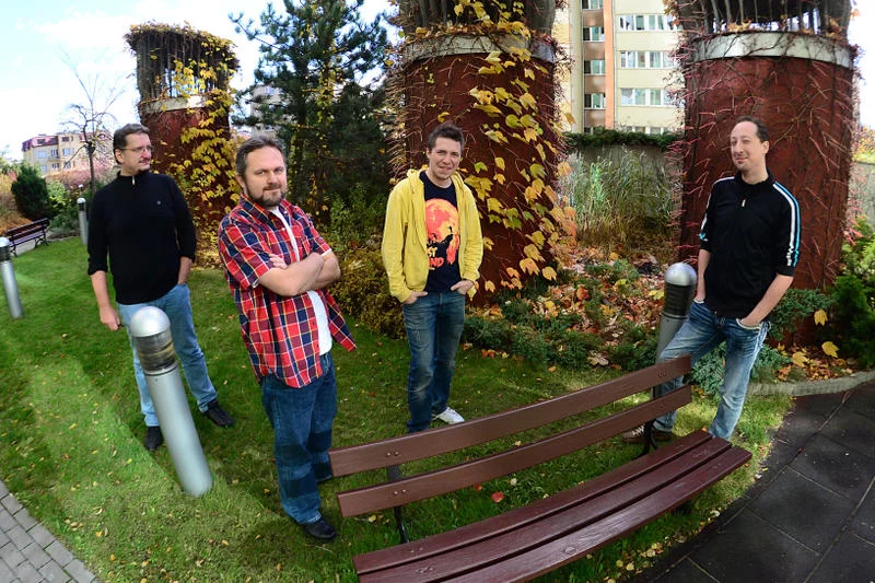 Część działu graficznego The Astronauts (Andrzej Poznański - pierwszy z prawej).
