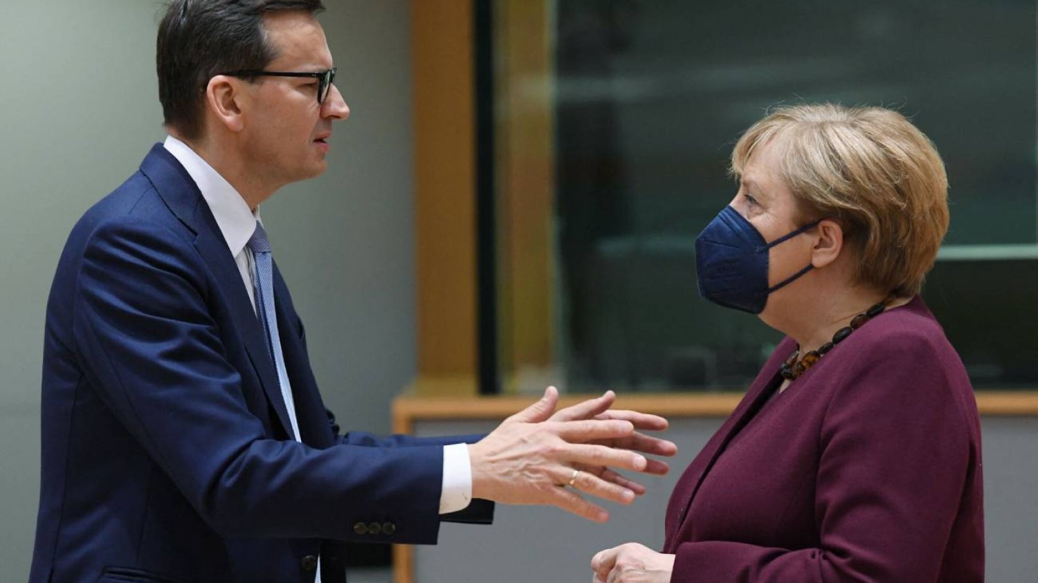 Premier Mateusz Morawiecki i kanclerz Angela Merkel podczas szczytu UE