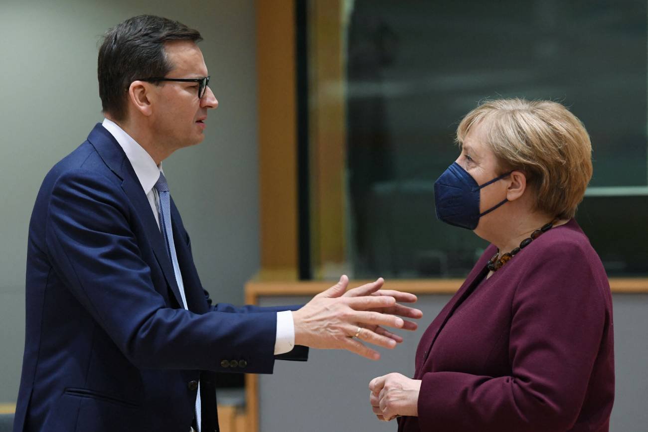 Premier Mateusz Morawiecki i kanclerz Angela Merkel podczas szczytu UE