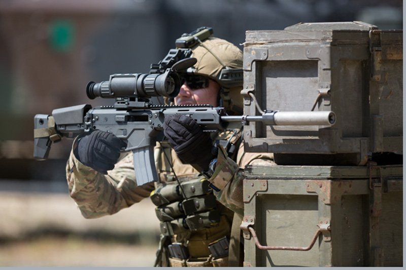 Nowe celowniki Rubin pozwolą polskim żołnierzom strzelać "zza rogu". Jedno takie cacko kosztuje 80 tys. złotych