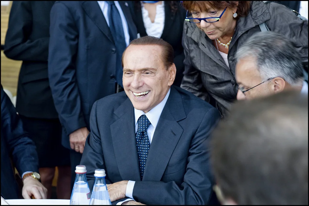 Silvio Berlusconi odszedł w cieniu afer.
