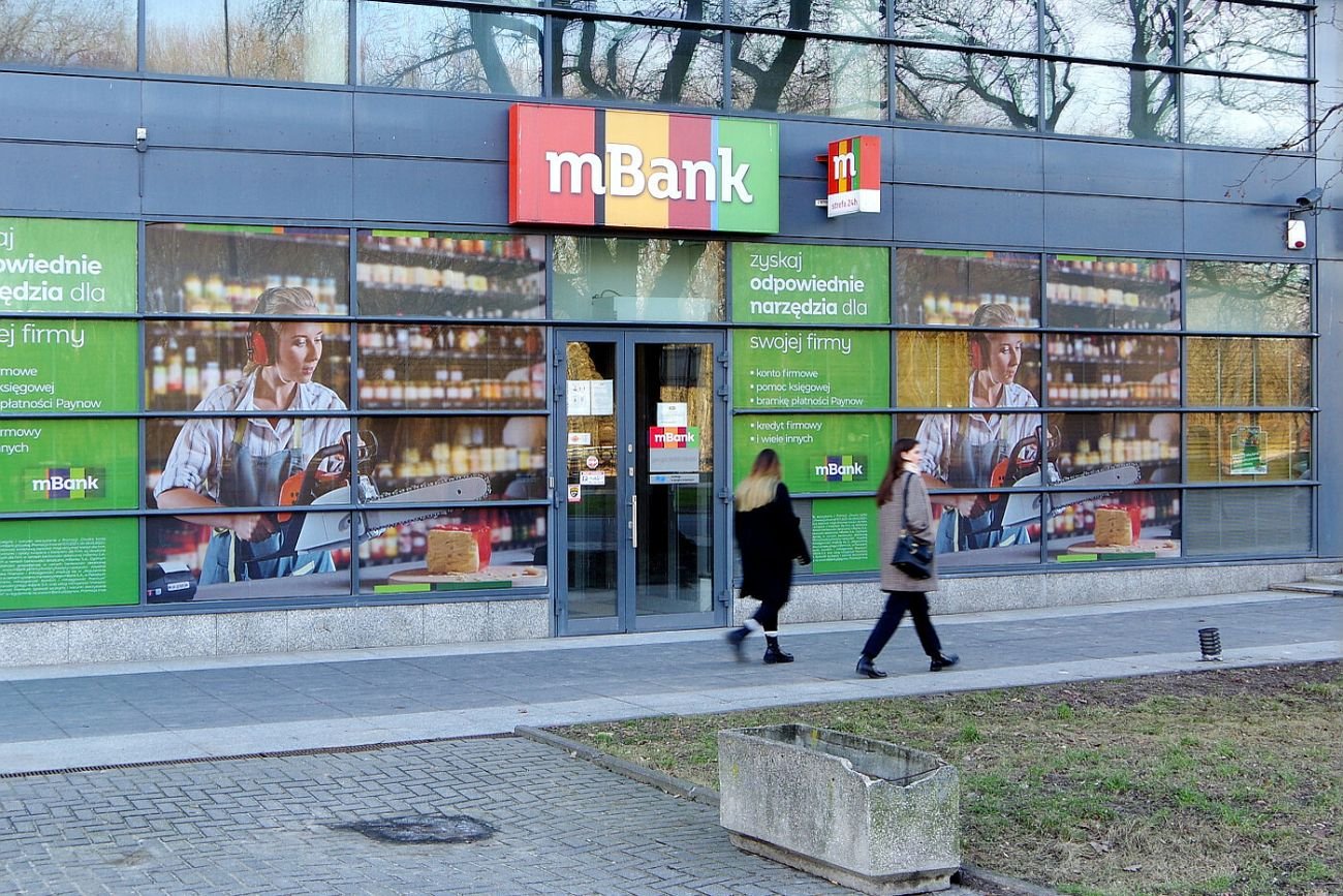 mBank ostrzega przed oszustami podszywającymi się pod bank.