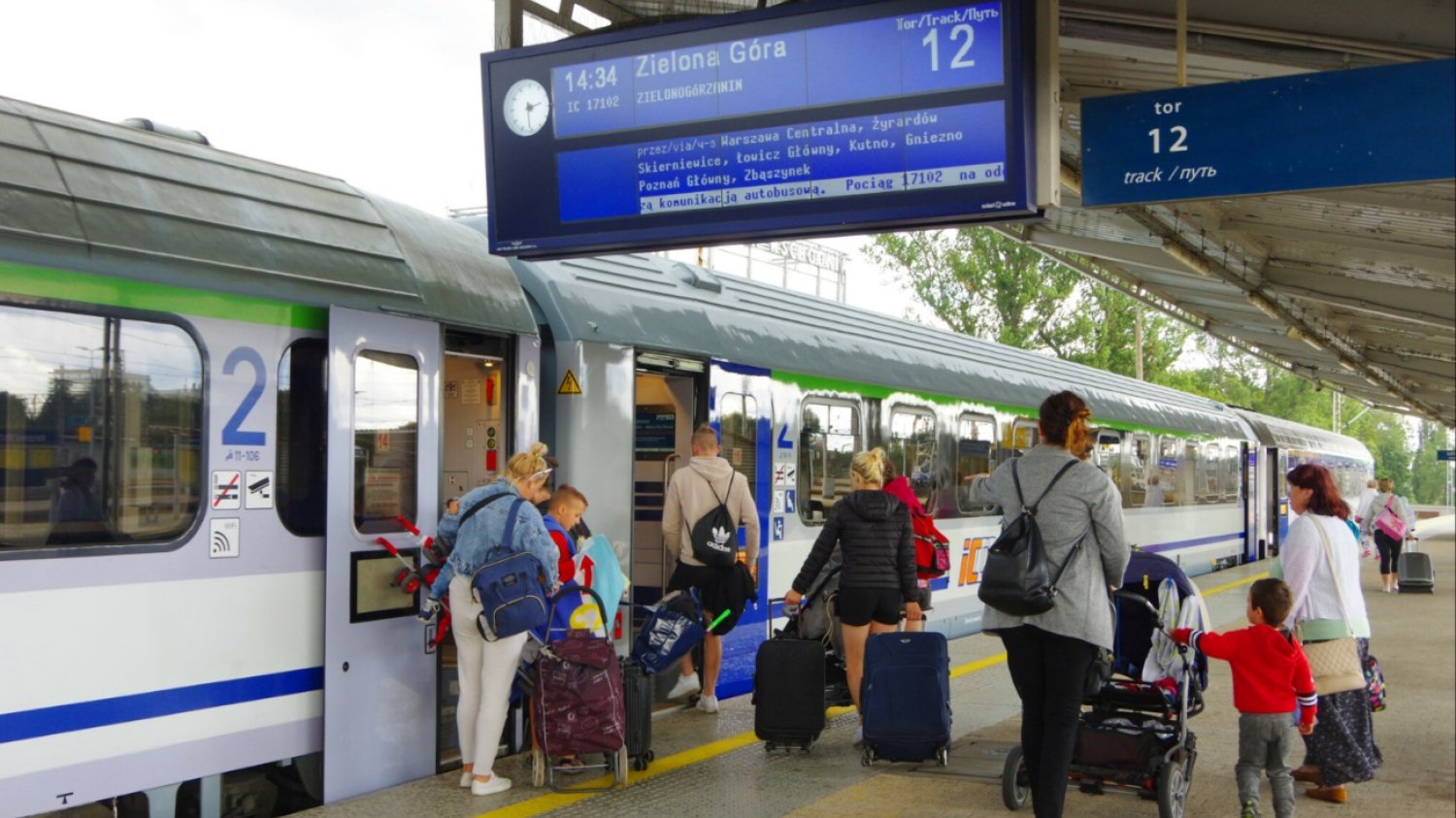 Pasażerowie, pociąg PKP.