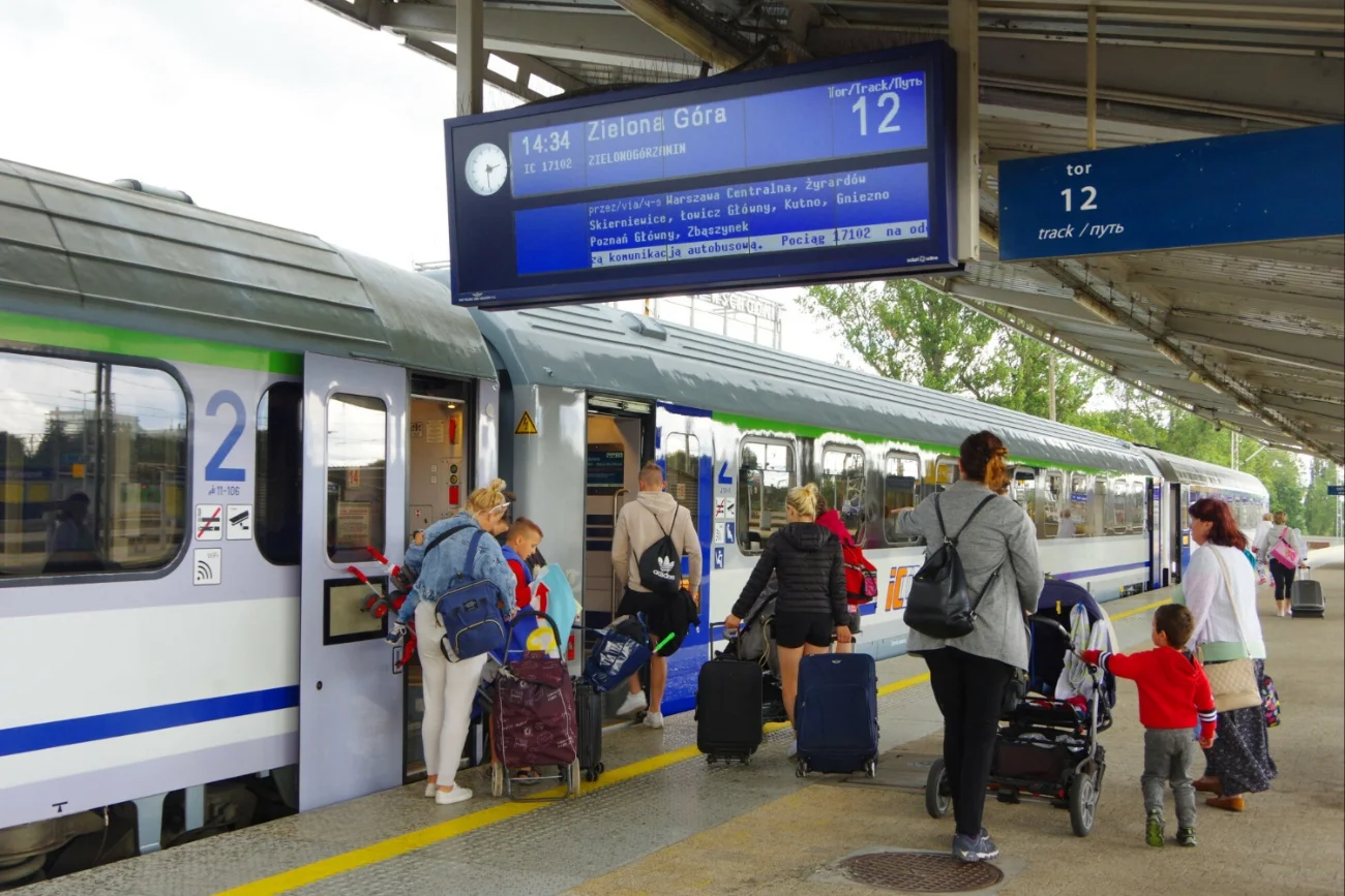Pasażerowie, pociąg PKP.