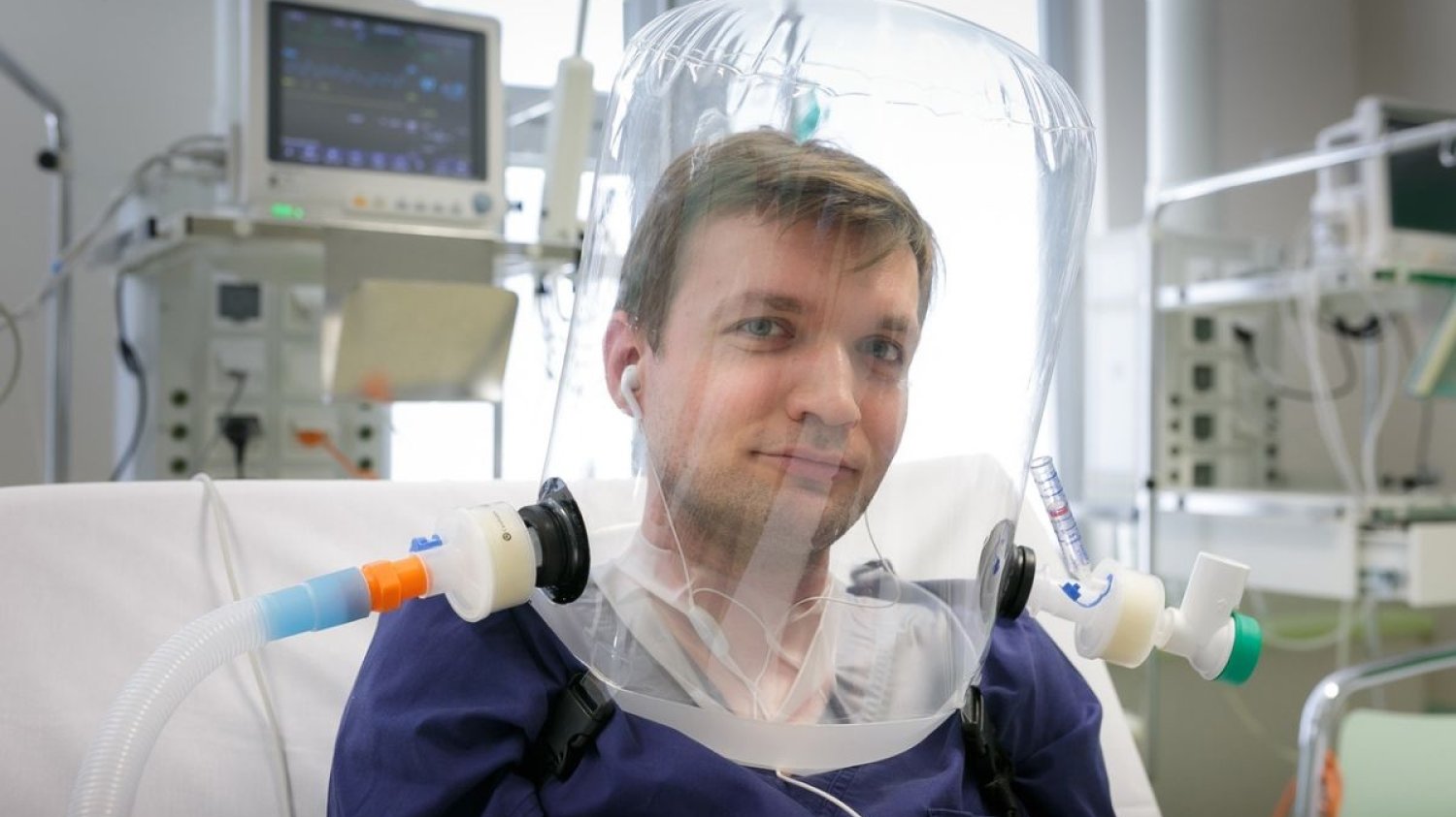 Inicjatorem projektu mającego stworzyć hełm do nieinwazyjnej wentylacji jest lek. Łukasz Wróblewski z WUM.