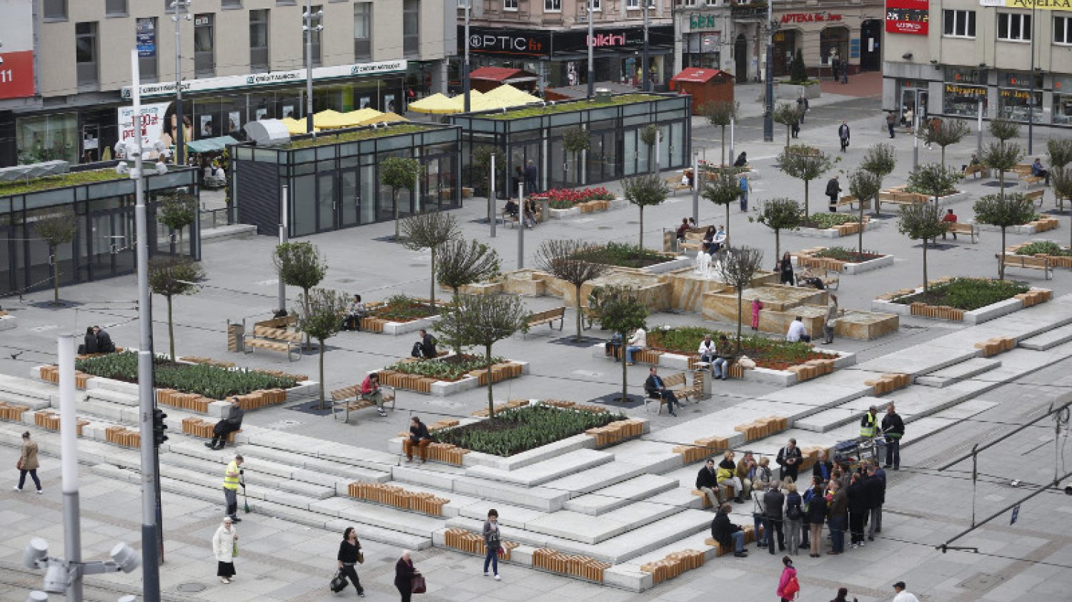 Katowice są coraz bardziej przyjazne pieszym, a nie samochodom.