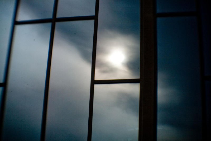 Folia elektrochromatyczna ma zapewnić możliwość całkowitego zmatowania lub zaciemnienia szkła.