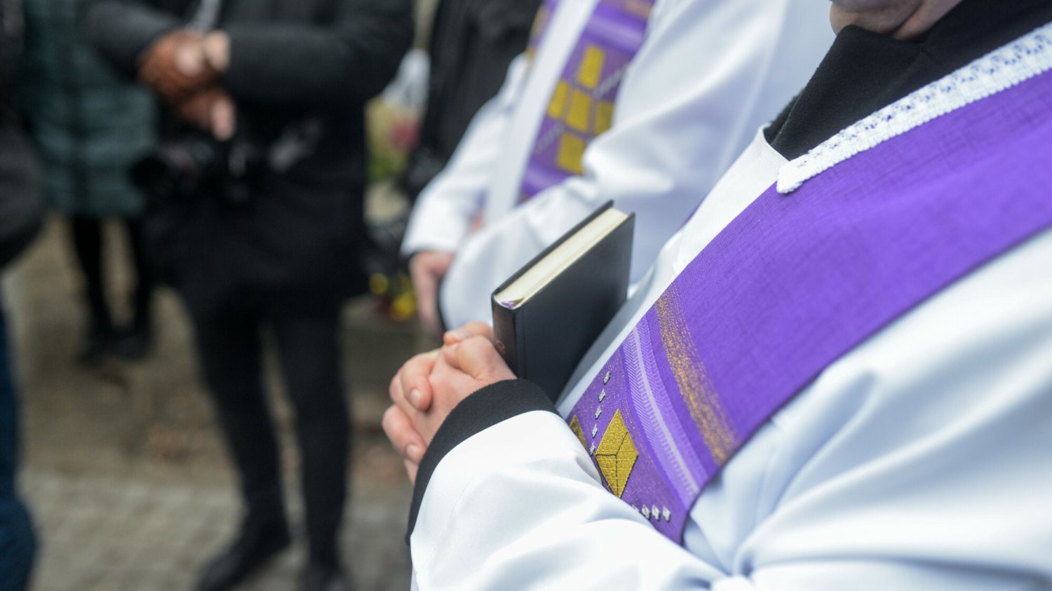 Udzielanie sakramentów stało się droższe