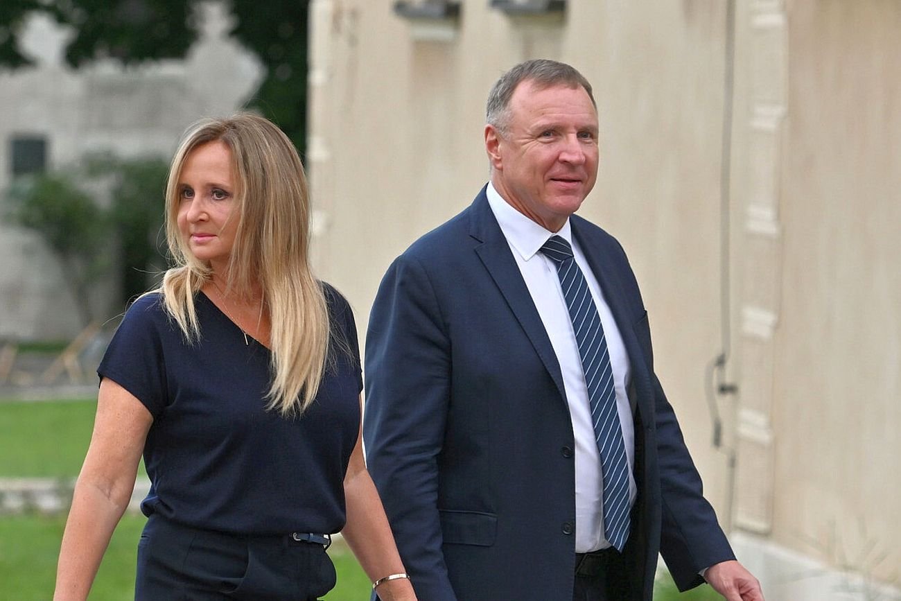 Jacek Kurski nie daje o sobie zapomnieć. W lipcu wraz z małżonką pojawił się na "miesięcznicy pogrzebu Lecha Kaczyńskiego na Wawelu"