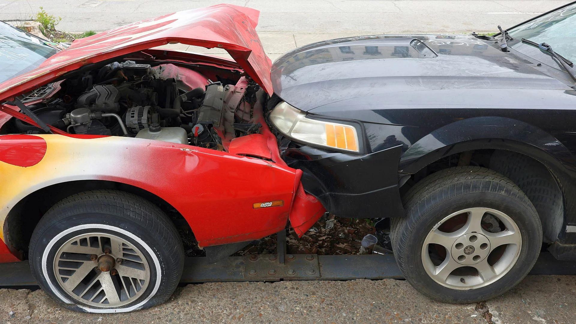 Ceny ubezpieczeń aut stanęły na głowie. Kierowcy mają eldorado, ale to się skończy