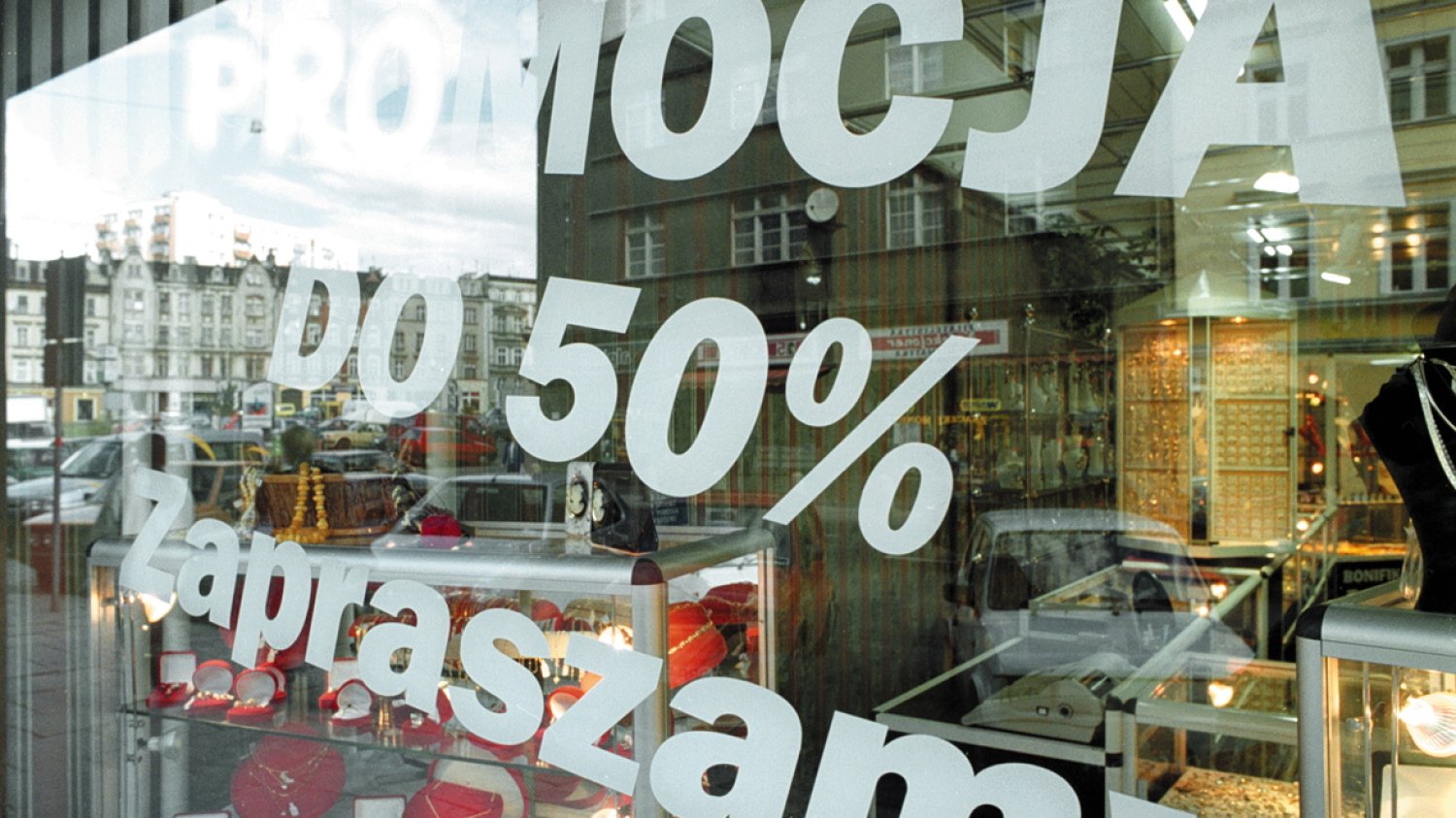 Klientów wracających do galerii po koronawirusie czekają olbrzymie obniżki, nawet do 50 proc. lub więcej.