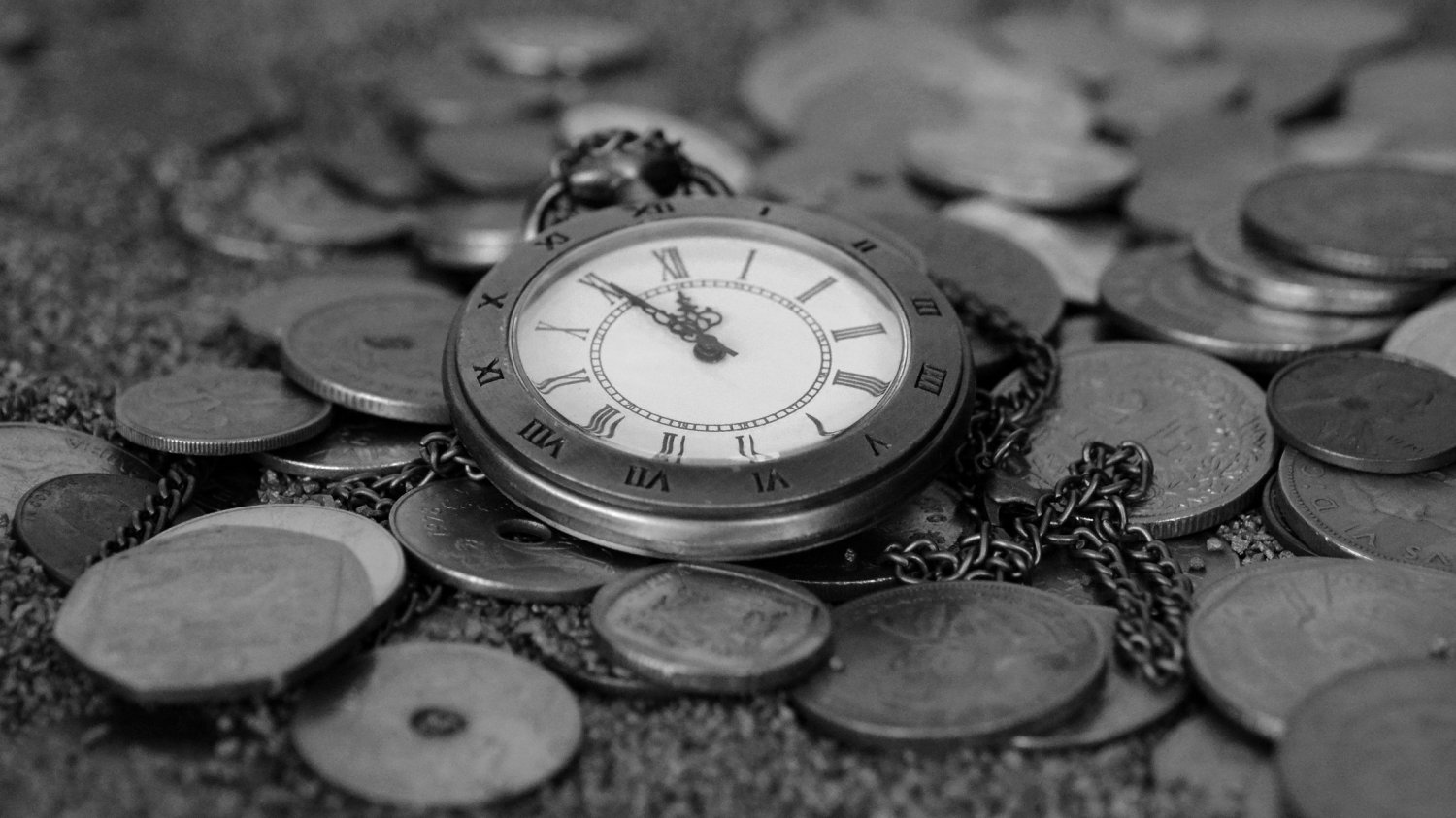 antique-black-and-white-clock-210590