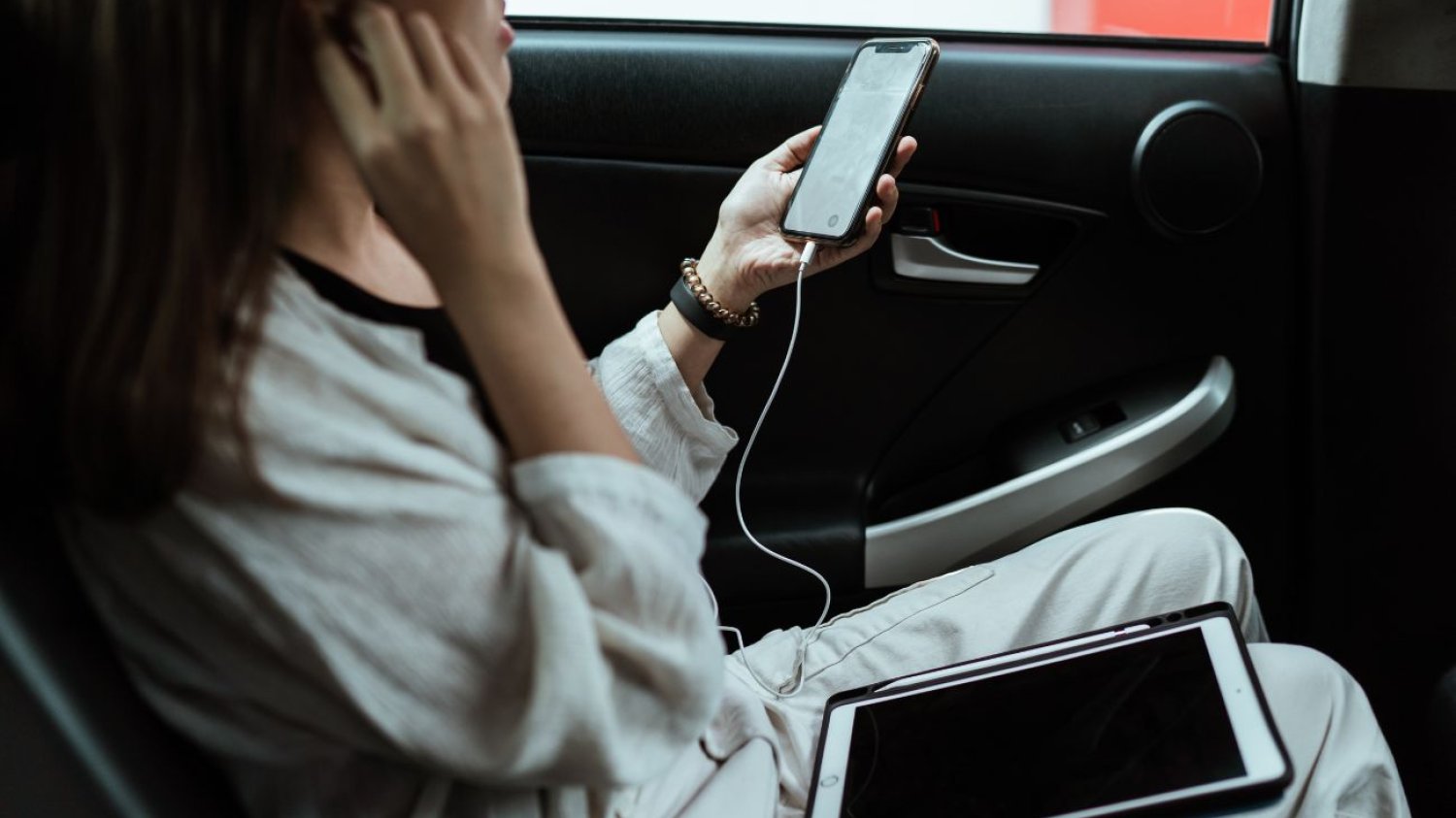 Słuchanie na urządzeniach mobilnych.