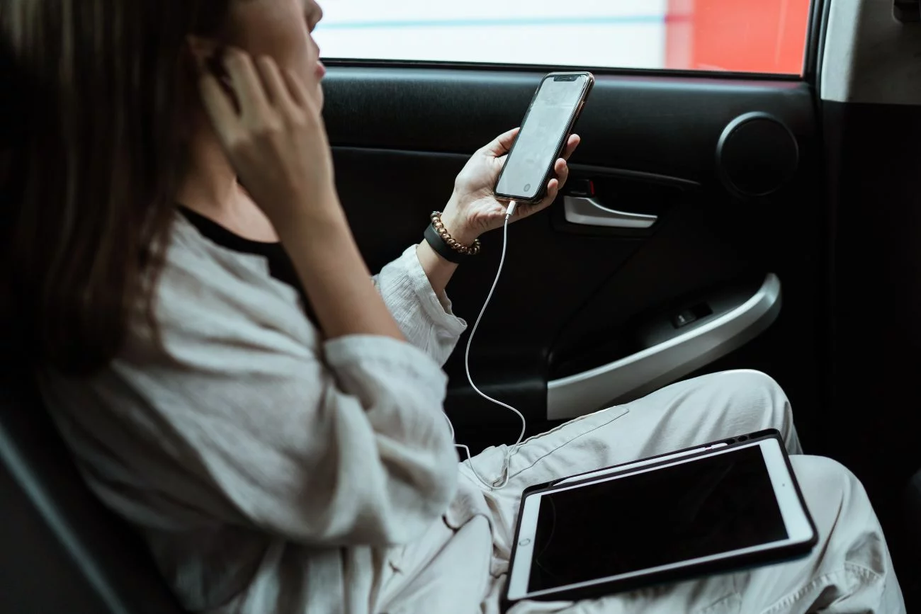 Słuchanie na urządzeniach mobilnych.