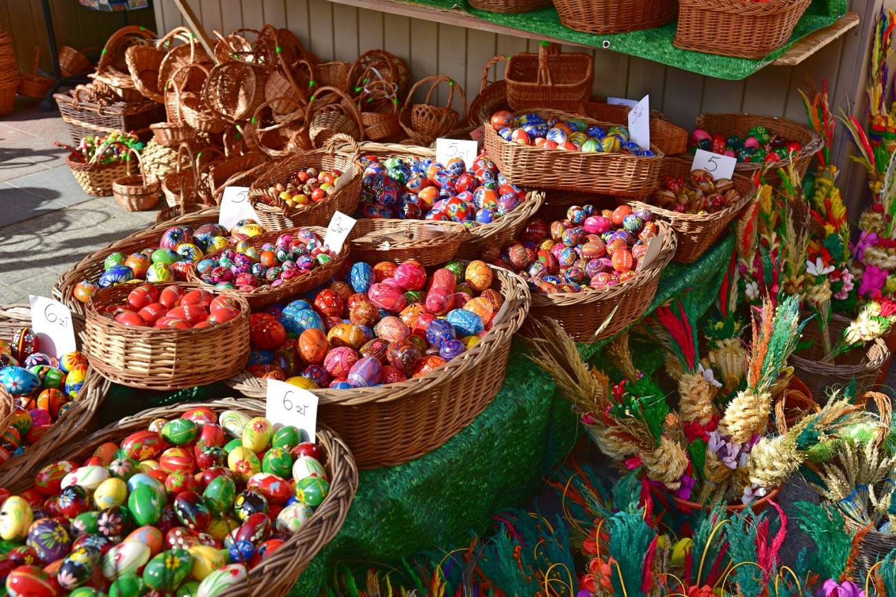 Kiermasz świąteczny - pisanki i palemki.