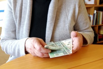 Dodatek dla najstarszych emerytów. Wypłaty już ruszyły.