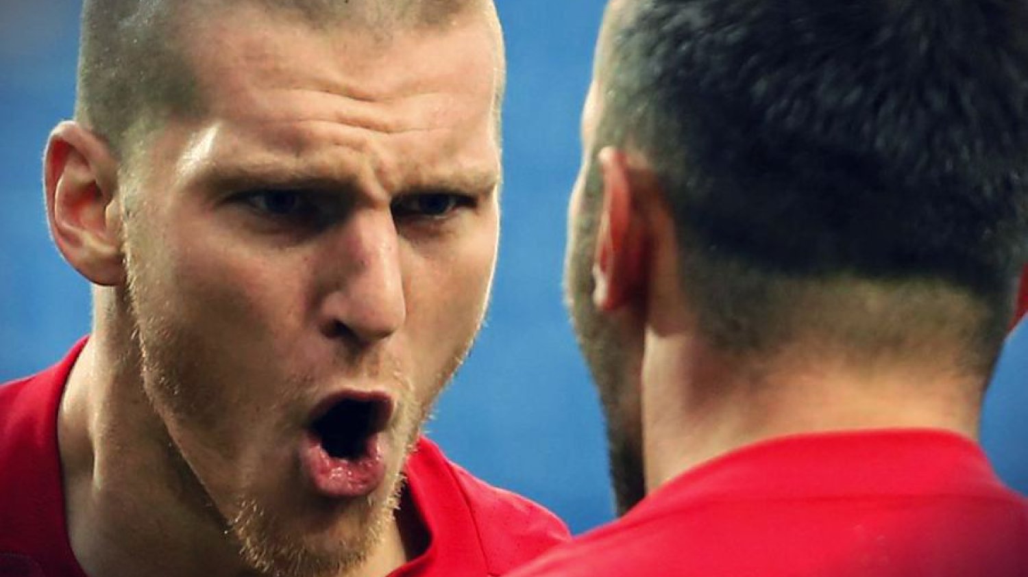 Paweł Brożek i Zdenek Ondrasek z Wisły Kraków podczas lipcowego meczu z Pogonią Szczecin.